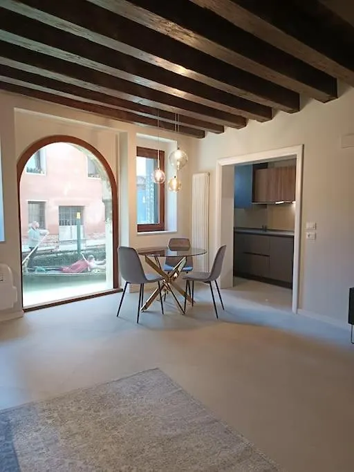 Ca' Amaltea Canal View Veneza Apartamento