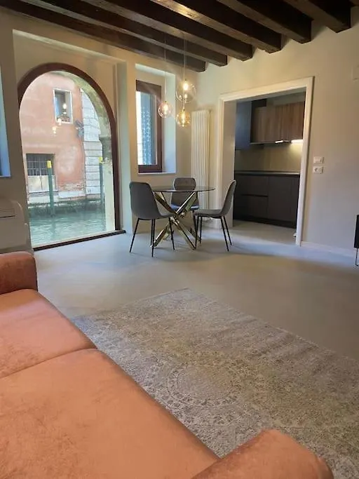 Ca' Amaltea Canal View Veneza Apartamento