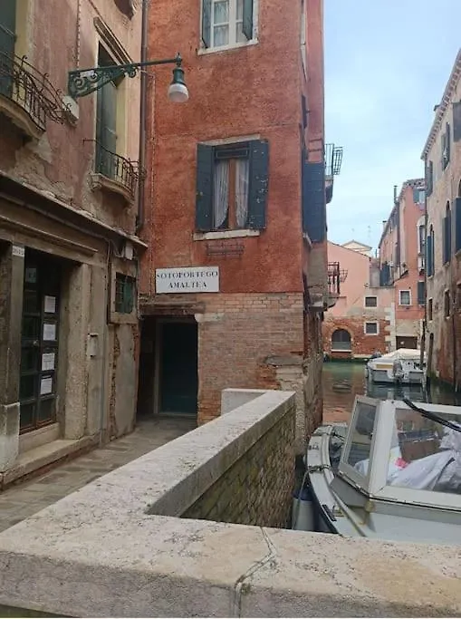 Ca' Amaltea Canal View Veneza
